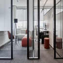 Full glass T-connection of double glass partitions