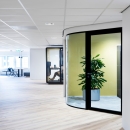 iQ Single partition with curved glass