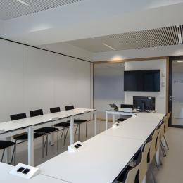 Meeting room at Leiden University College The Hague Wijnhaven
