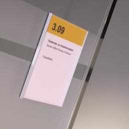 Sign on a single glass removable wall at Menneart University Utrecht