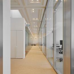 Corridor with on both sides IQ-Structural glass partitions wall and flush doors