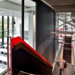 Extra high partition wall in the staircase at Atlas TU/e in Eindhoven