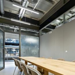 Meeting room with partition walls of QbiQ