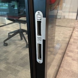 QbiQ strike plate 3.0 in a DK58-20 door frame