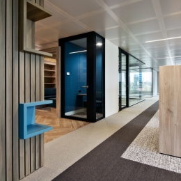 Hallway with QbiQ partitions