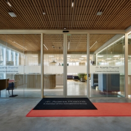 Fire-resistant facade with sliding doors