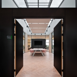 Glass wall combined with double doors at Hunkemüller’s Distribution Center in Almere
