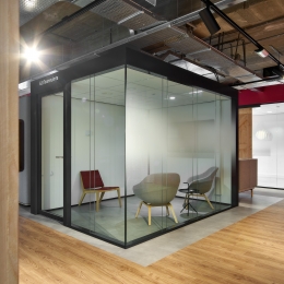 Free standing glass office with high acoustic values