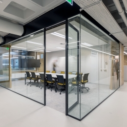 Single glass partitions at Nikhef Amsterdam