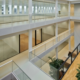 Glass partitions at Plus Ultra Leiden