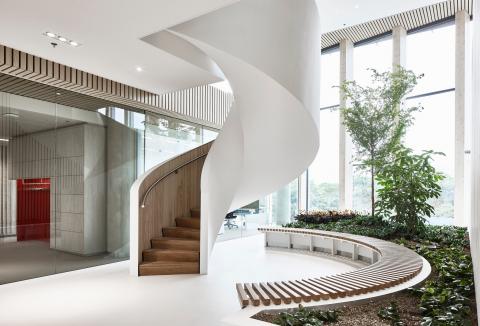 Glass partition with iQ-Single Safe with 10.10.2 layered glass