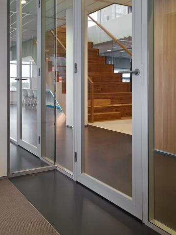 Double glass aluminum framed door with high sound reduction