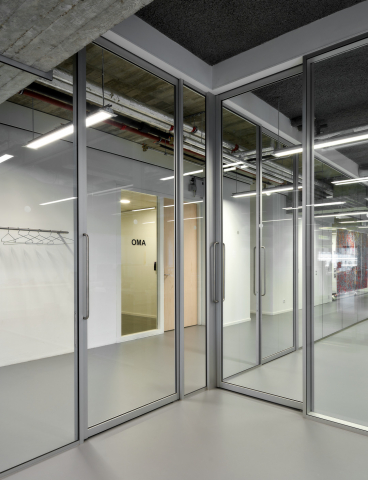 Offices with partition walls and sliding doors of QbiQ