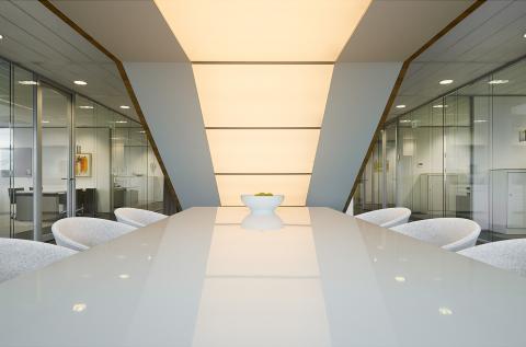 Corridor with double glass demountable walls with zero-join seam