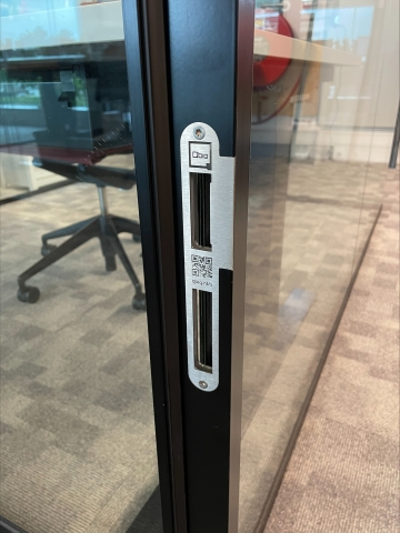 QbiQ strike plate 3.0 in a DK58-20 door frame