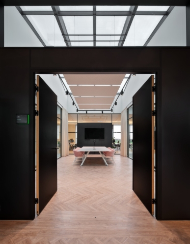 Glass wall combined with double doors at Hunkemüller’s Distribution Center in Almere