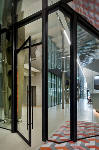 4 meter high glass partition at Mindlabs Tilburg