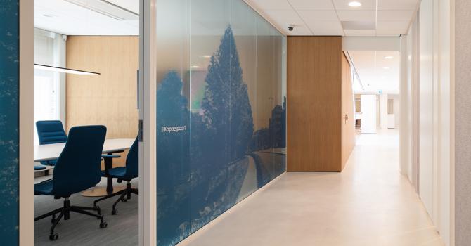 Glass partition wall with colored film at rabobank Amersfoort