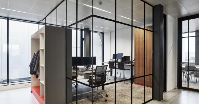 Office wall IQ-Single with classic vertical and horizontal grid